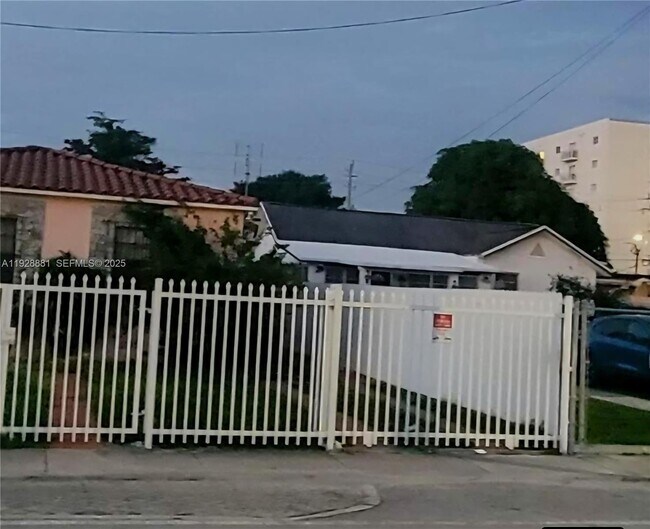 Photo - 2245 NW 3rd St Unit B