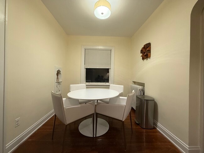 Dining area - 6322 Hamilton Ave Unit Apt 3