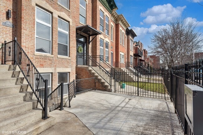 Photo - 2446 W Taylor St Unit G