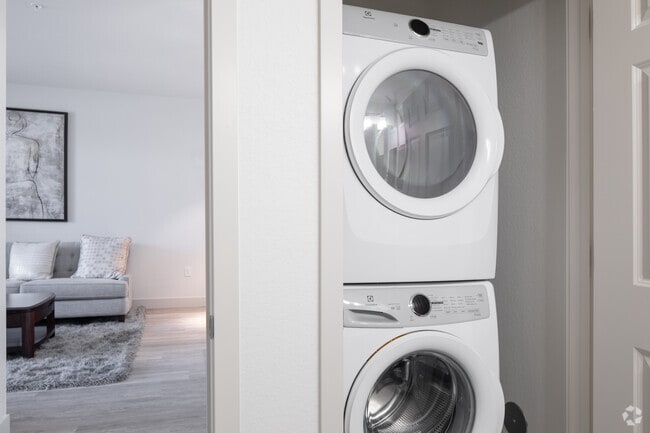 1BR, 1BA - 732SF