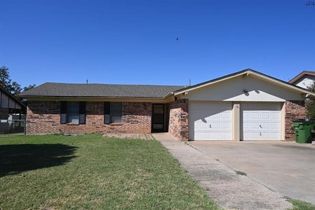 Building Photo - 4 bed 2 bath near SAFB.