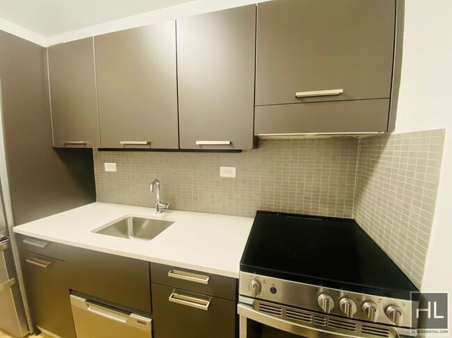 Photo - East 39th Street Unidad 23A