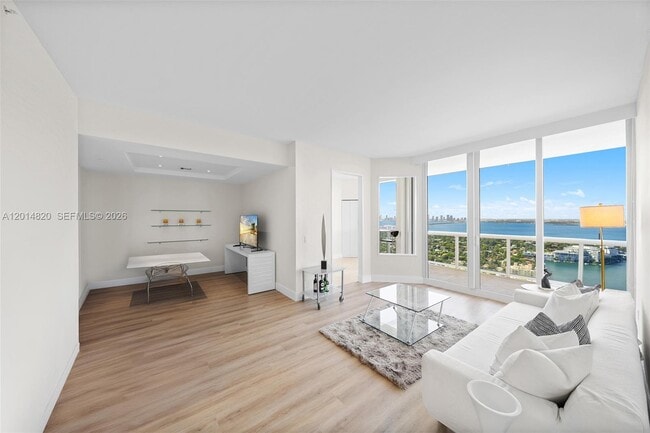 Building Photo - 4775 Collins Ave Unit PH4306