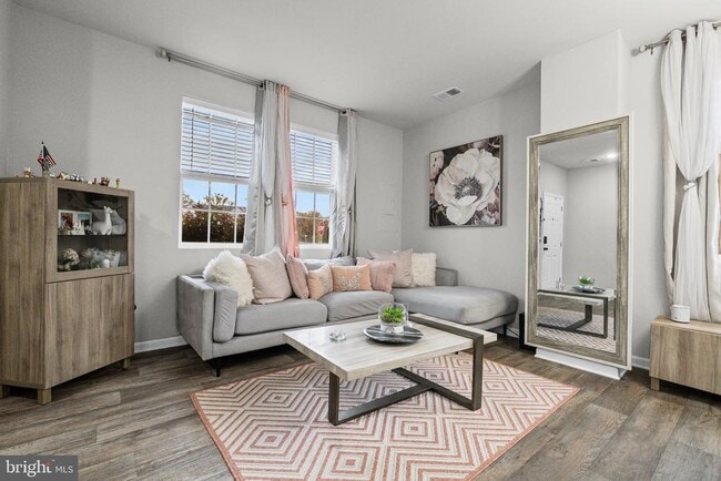 Photo - 1901 Graymount Way