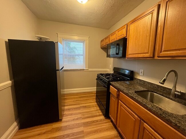 Building Photo - 53 Arlington St Unit 2 Rental