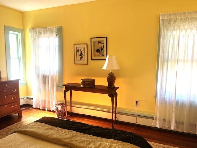 Bedroom with 2 windows - 5 Granite St Unit Ship Captain's House