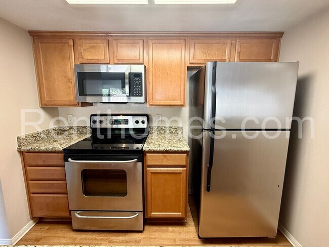 Photo - Rancho Bernardo, 14912 Avenida Venusto #6 - Brand New Carpet! Granite Counters, Comm Pool, Spa, T...