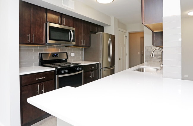 2BR,1.5BA,1000SF - 5800 North Sheridan