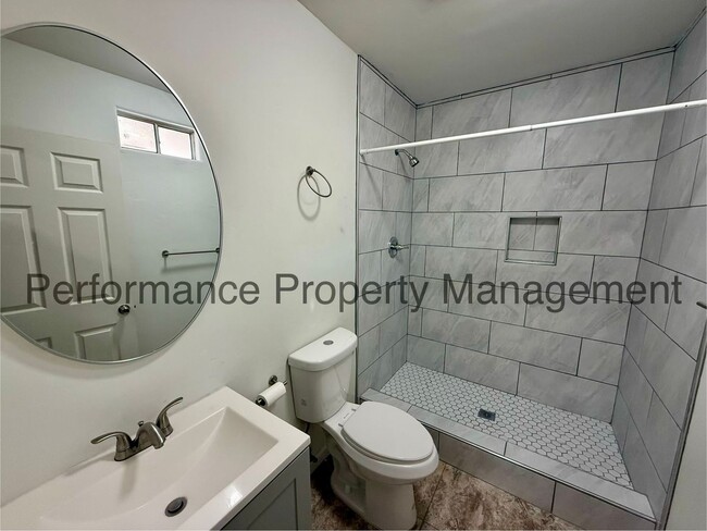 Photo - 1311 E 18th St Unidad B