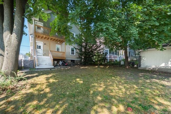 Building Photo - 31 Champney St Unit 2