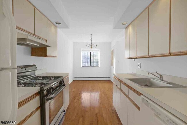 Photo - 25 Canterbury Rd Unit D