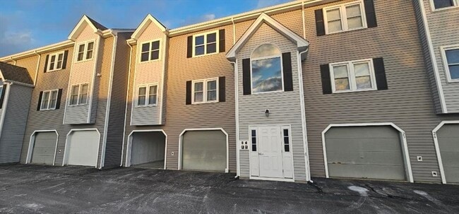 Building Photo - 94 Tennis Plaza Rd Unit 1