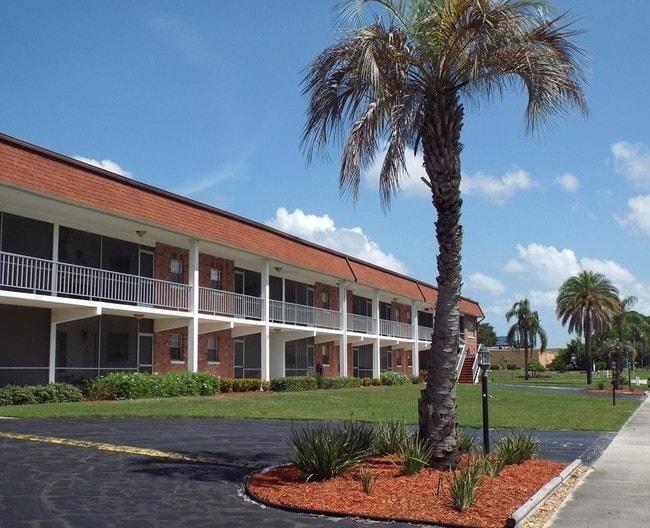 Lake Tarpon Apartments