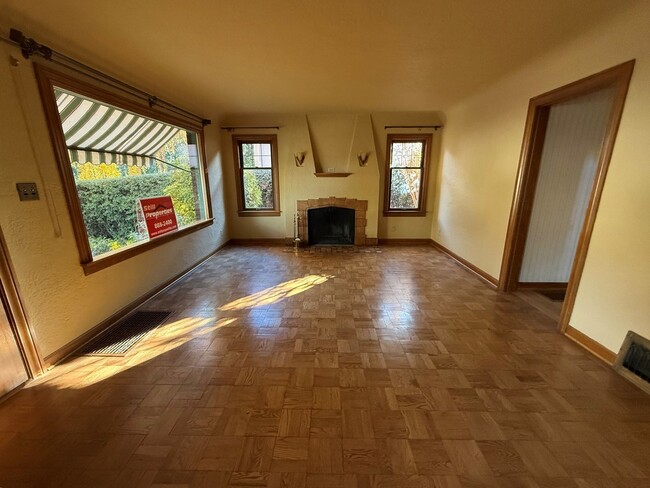 Photo - Now renting 3 bedroom House, visit our web...