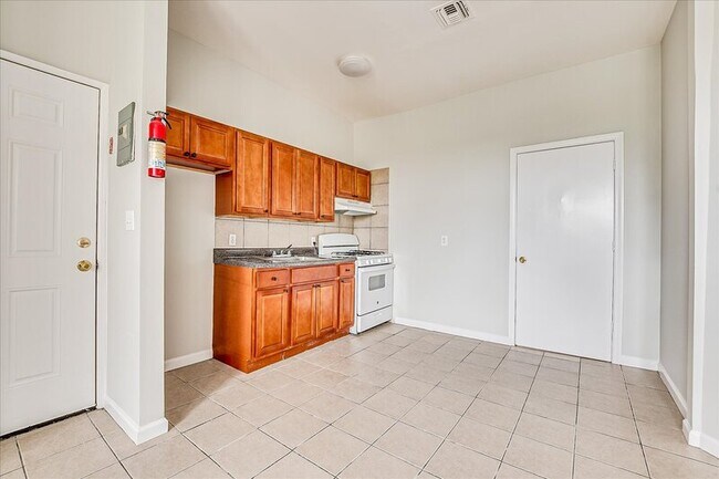 Photo - 424 Division St