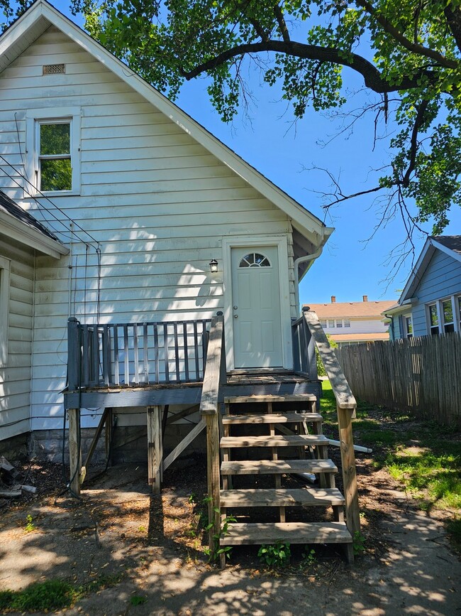 Building Photo - 813 E 29th St