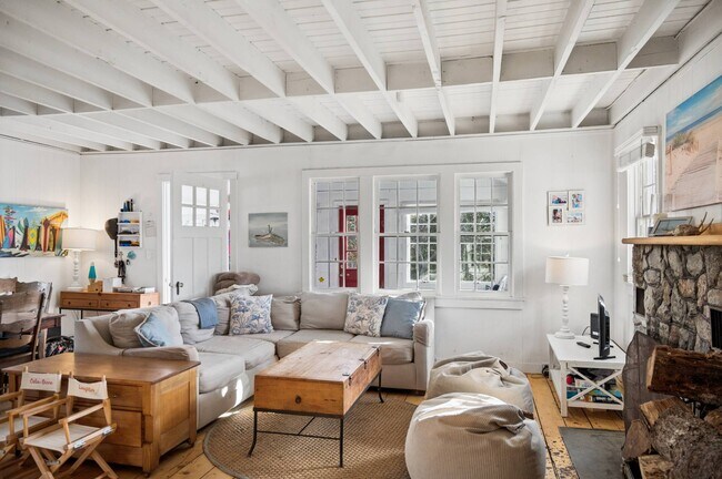 Photo - 6 PRIVATE Row