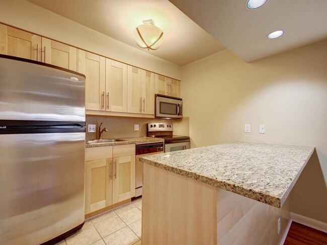 Photo - 7685 Northcross Dr Unit 221