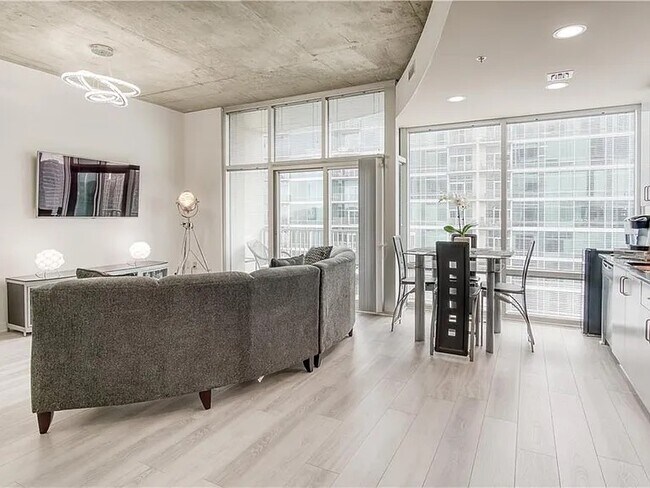 Photo - 943 Peachtree St NE Unidad 1604