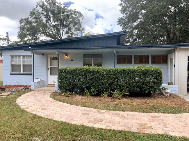 Building Photo - For Rent 4-Bedroom, 2-Bathroom single-family home