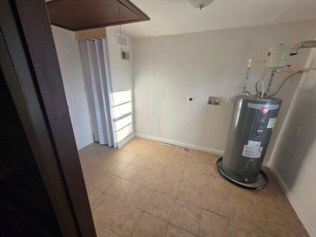 Photo - LIMITED TIME**NO APPLICATION FEE**1/2 OFF DEPOSIT**