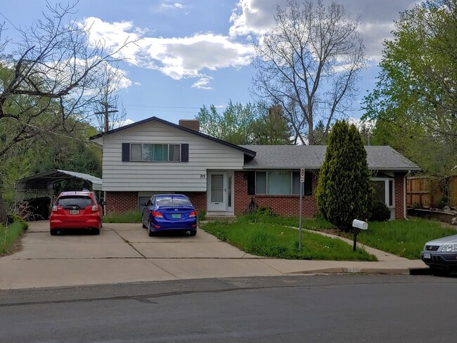 Building Photo - Must See 5 Bed/3 Bathroom East Boulder Home - Available August 7th!