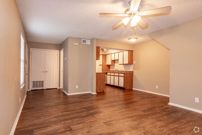 2BR, 1.5BA Townhouse - Affric
