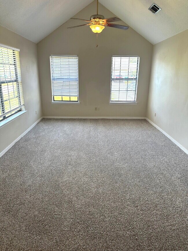 Photo - 1825 Hunters Path