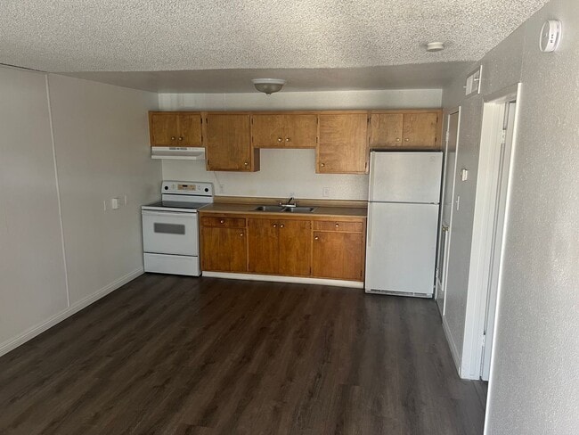 Building Photo - 1 Bedroom Condo in Central Las Vegas
