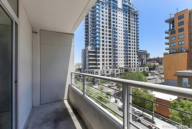 Photo - 425 W Beech St