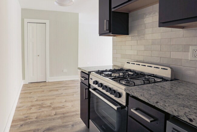 Photo - 448 W Barry Ave Unidad 132