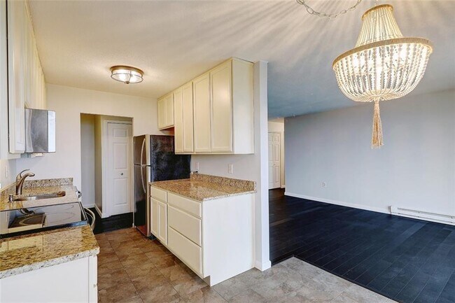 Photo - 37 Bullocks Point Ave Unit 3C