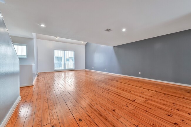 Photo - 2716 Chenevert St