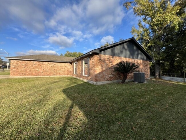 Photo - Beautifully Renovated 3BR Home in a Quiet Baton Rouge Neighborhood