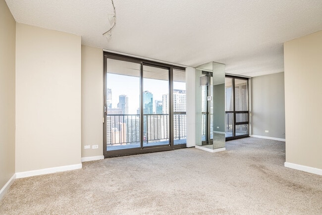 Photo - 10 E Ontario St Unit 3701