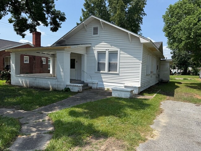 Building Photo - 507 Palafox St