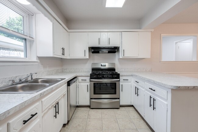 Photo - 4713 Newport Dr