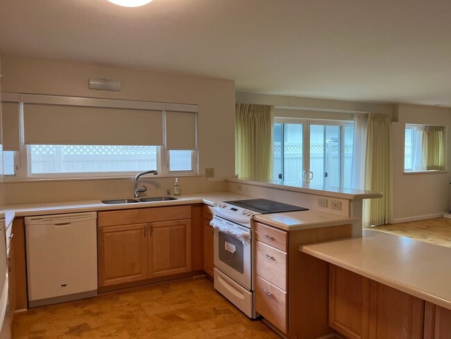 Photo - Large one bedroom (ground floor of a singl...