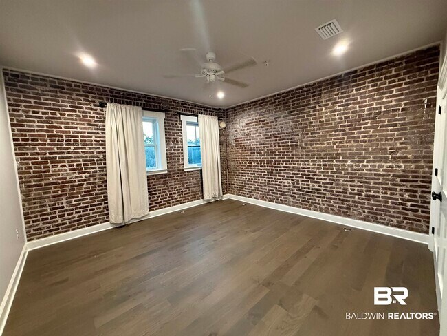 Photo - 102 N Alston St