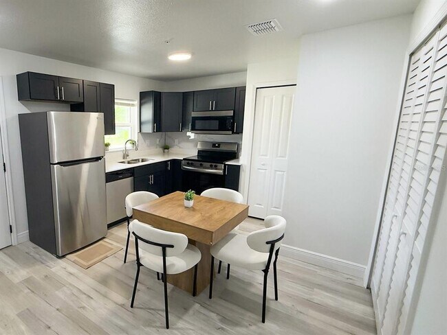 2201 Conway Dr Unit 102