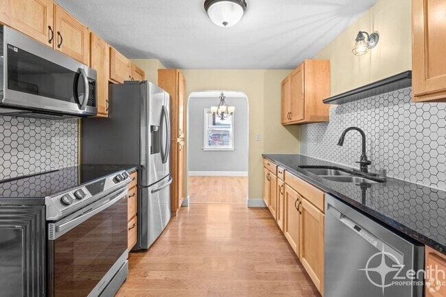 Building Photo - 427 I St Rental