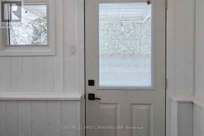 Photo - 568 Creston Ave