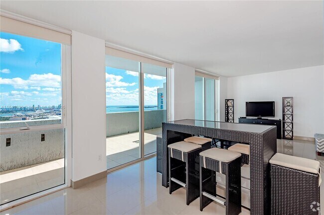 Building Photo - 253 NE 2nd St Unit 2805 Rental