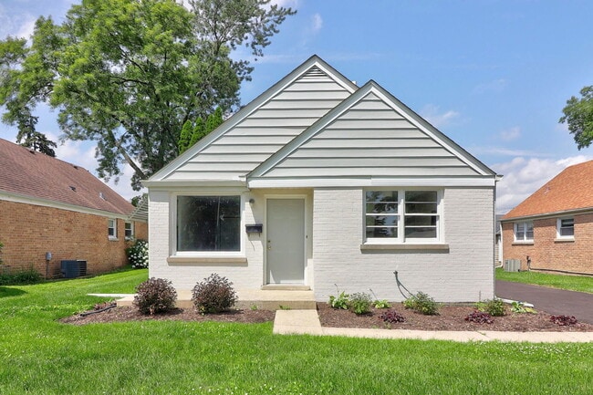 Building Photo - 112 Iowa Ave