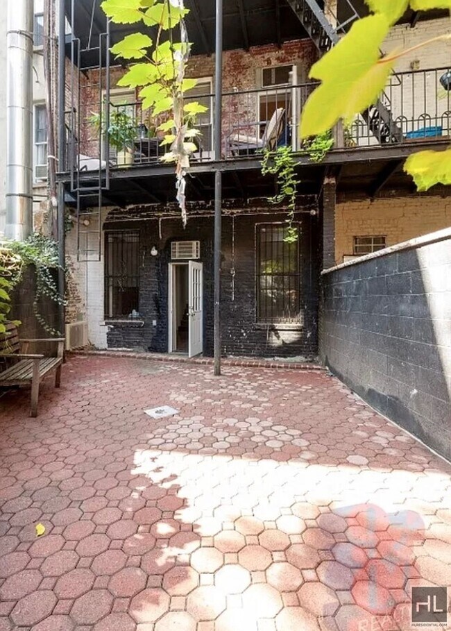 Hudson Street - Hudson Street Apartment Unit 2