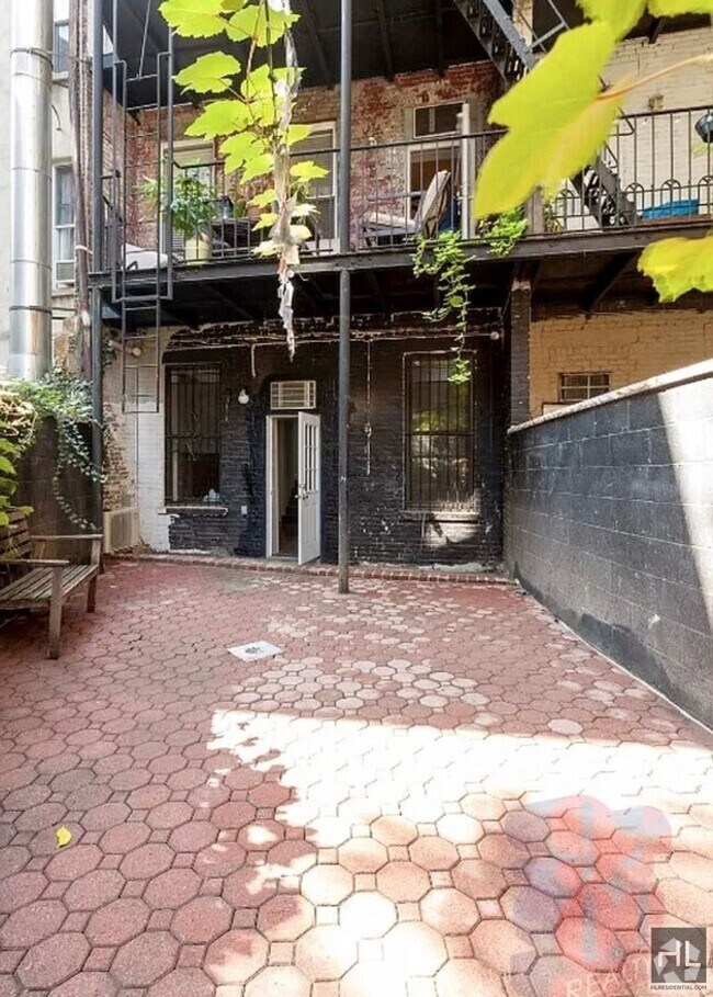Building Photo - Hudson Street Rental