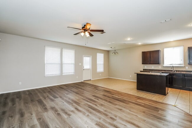 Photo - 368 Magma Dr