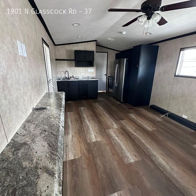 Photo - 1901 N Glasscock Rd