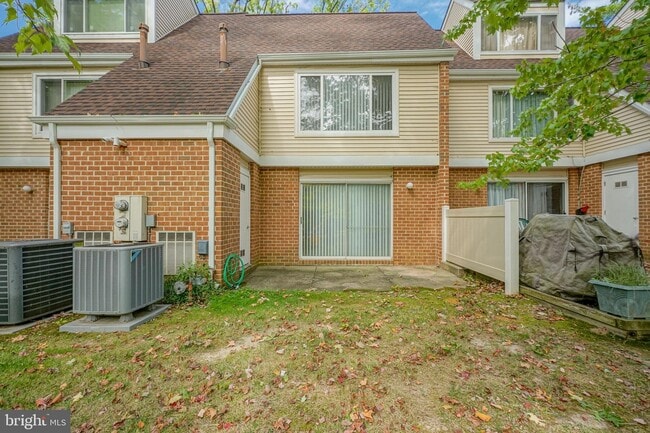 Back patio - 1025 Oaklyn Ct Unit 1025