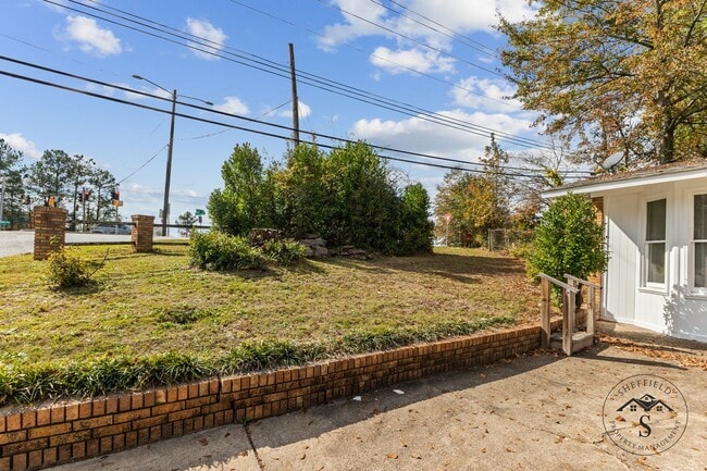 Photo - 5511 Canberra Ave